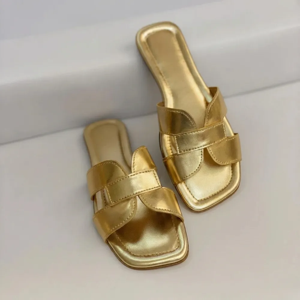 Sándalia Rasteira modelo Júlia - Dourado